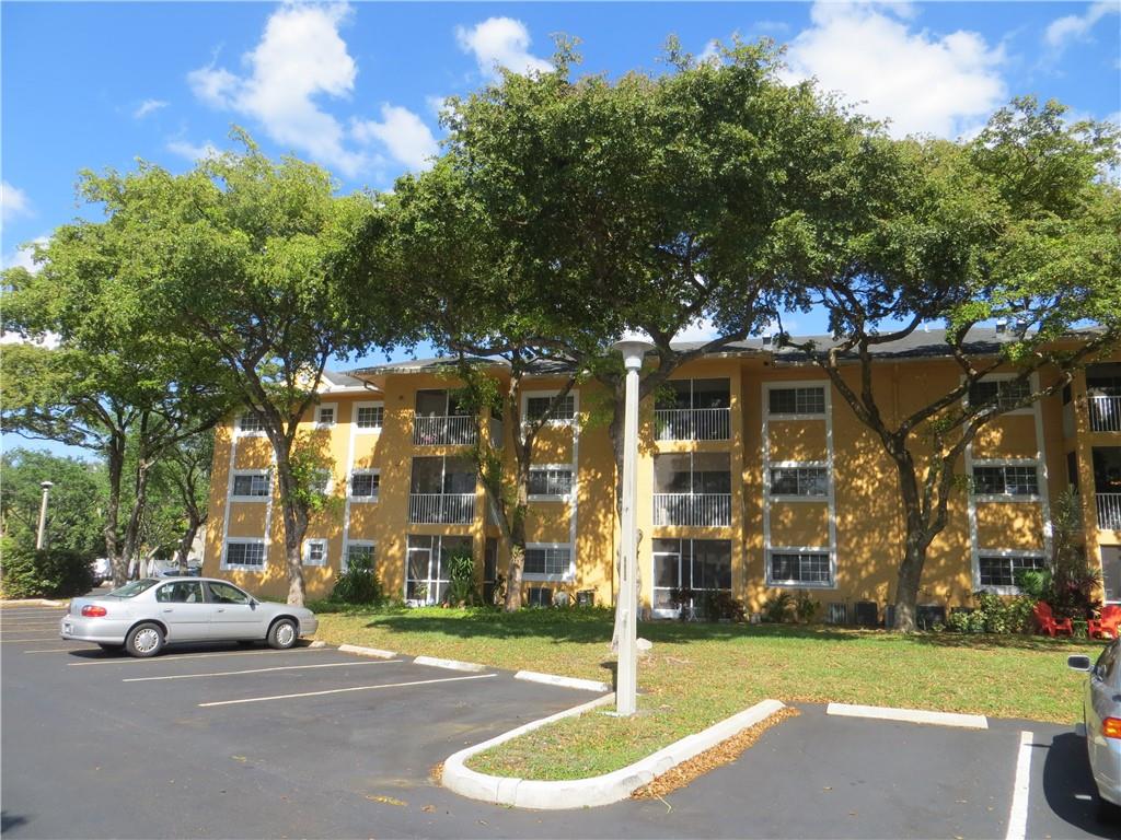 CHATEAU DE VILLE CONDO - Residential