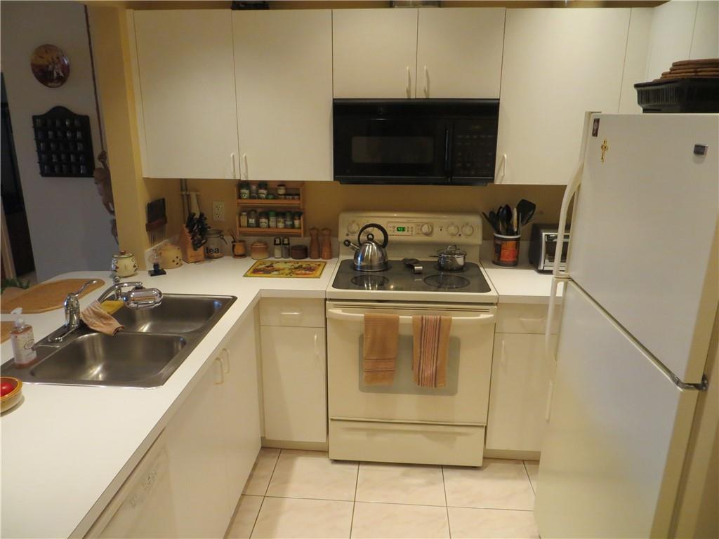 CHATEAU DE VILLE CONDO - Residential