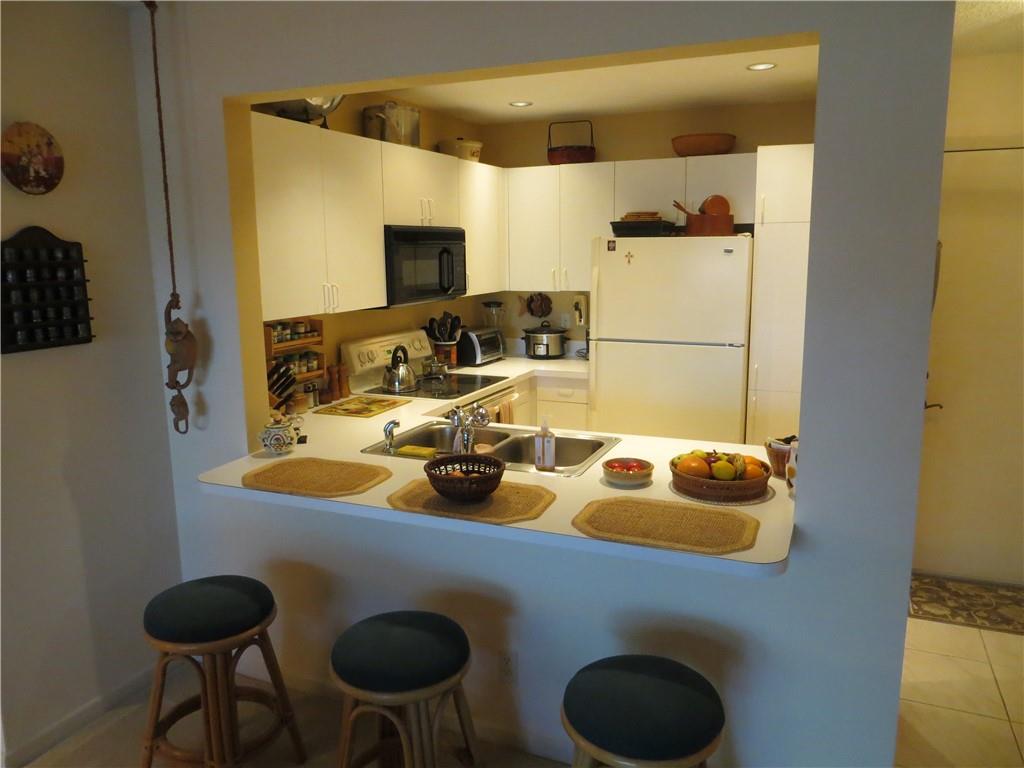 CHATEAU DE VILLE CONDO - Residential