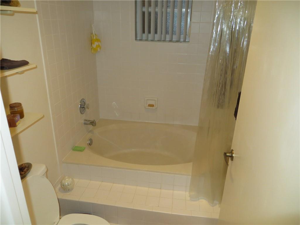 CHATEAU DE VILLE CONDO - Residential