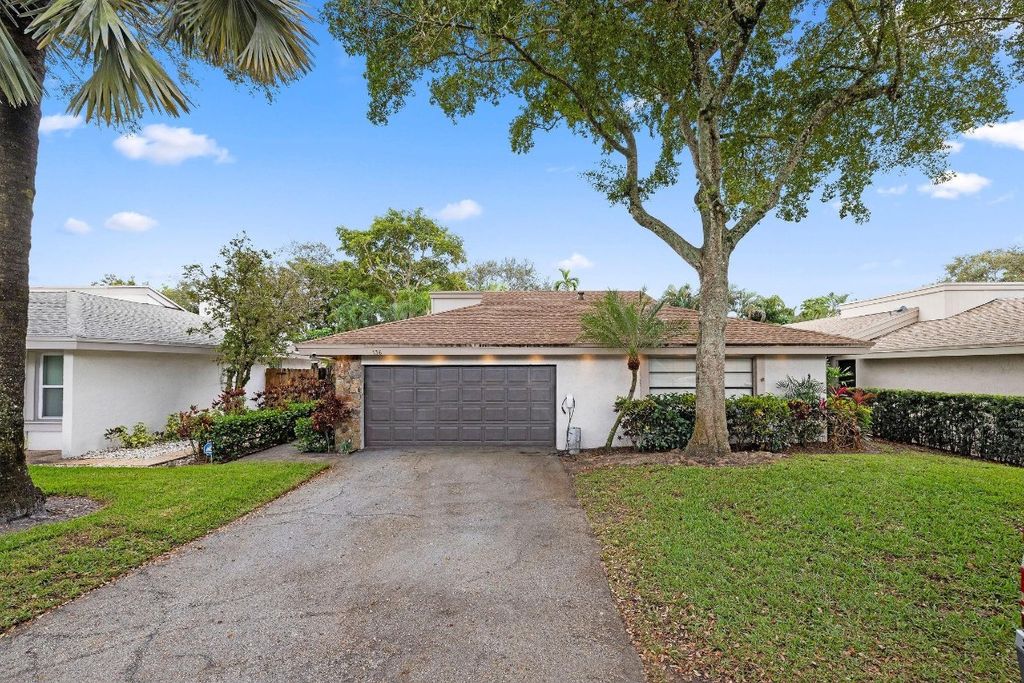 Photo of 136 Greens Road, Hollywood, FL 33021 (MLS # F10546431)