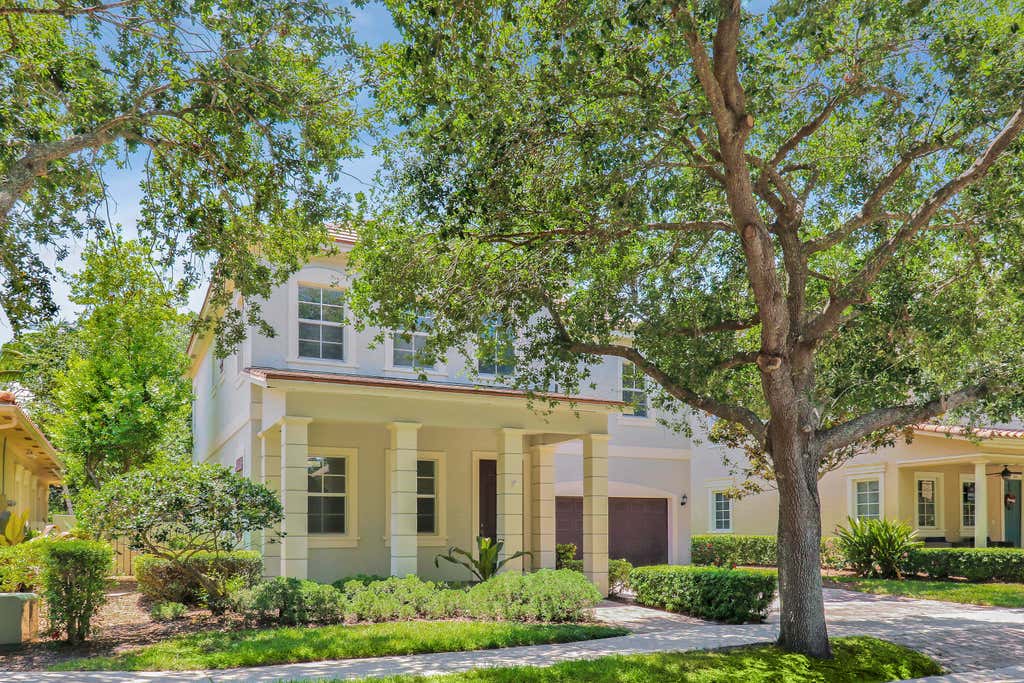 Photo of 112 Dunmore Drive, Jupiter, FL 33458 (MLS # B26064223)