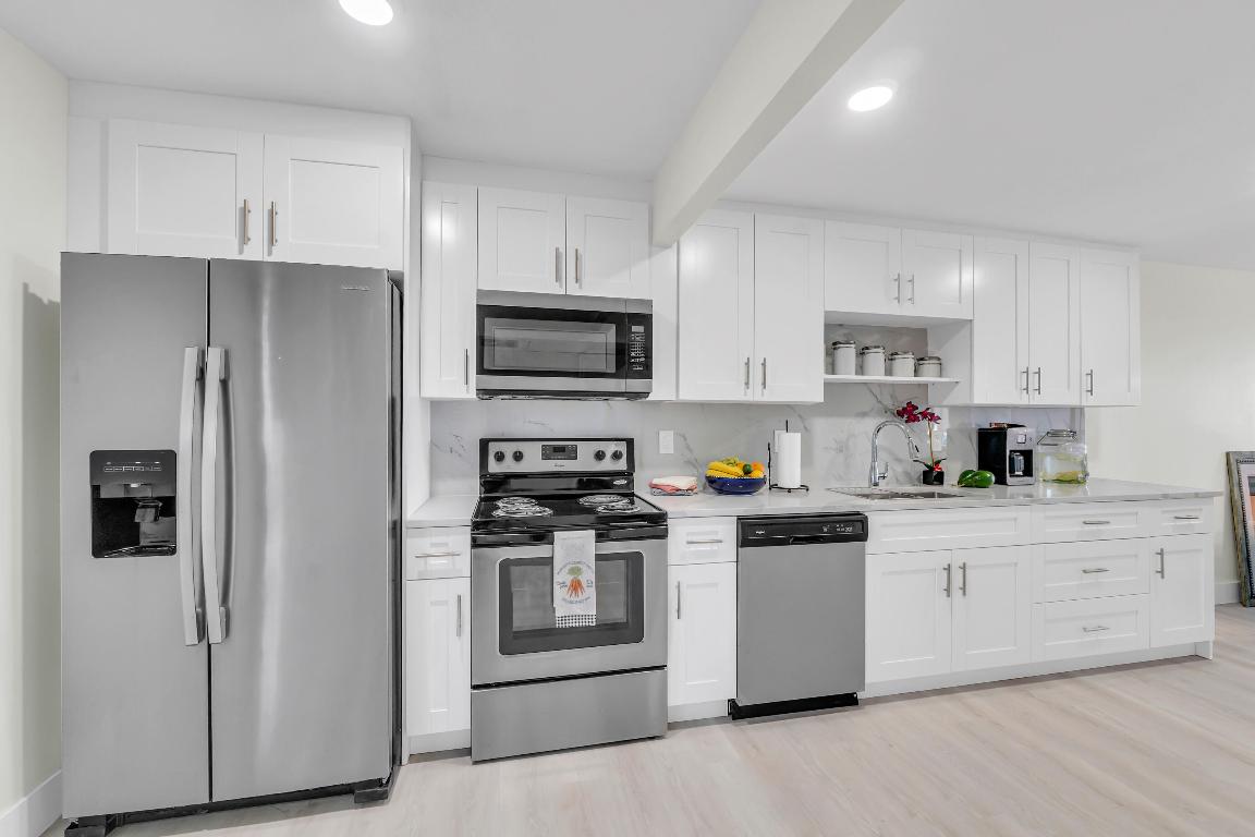 4 Royal Palm Way 601