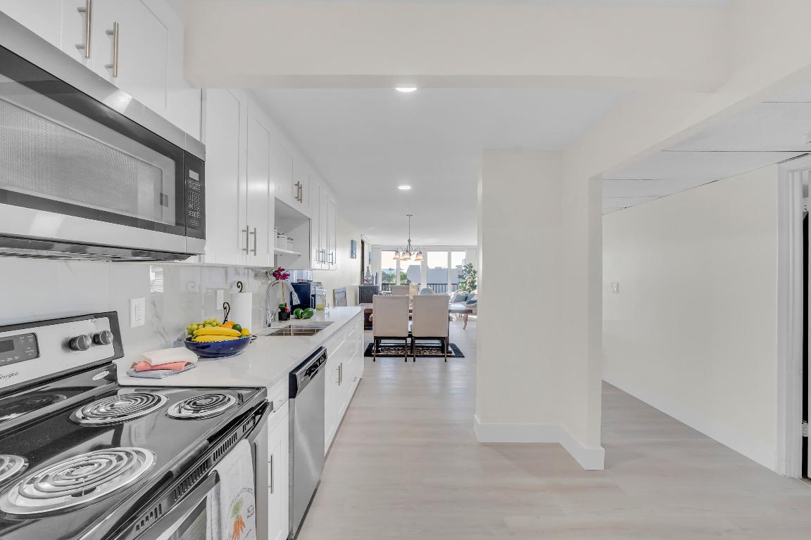 4 Royal Palm Way 601