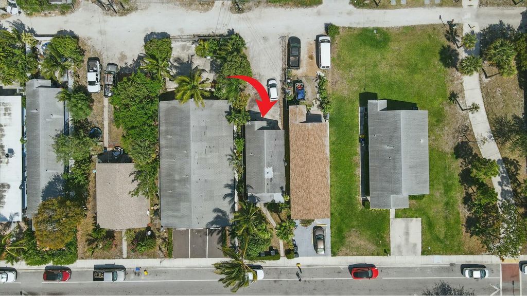 Photo of 424 S E Street, Lake Worth Beach, FL 33460 (MLS # R11080292)