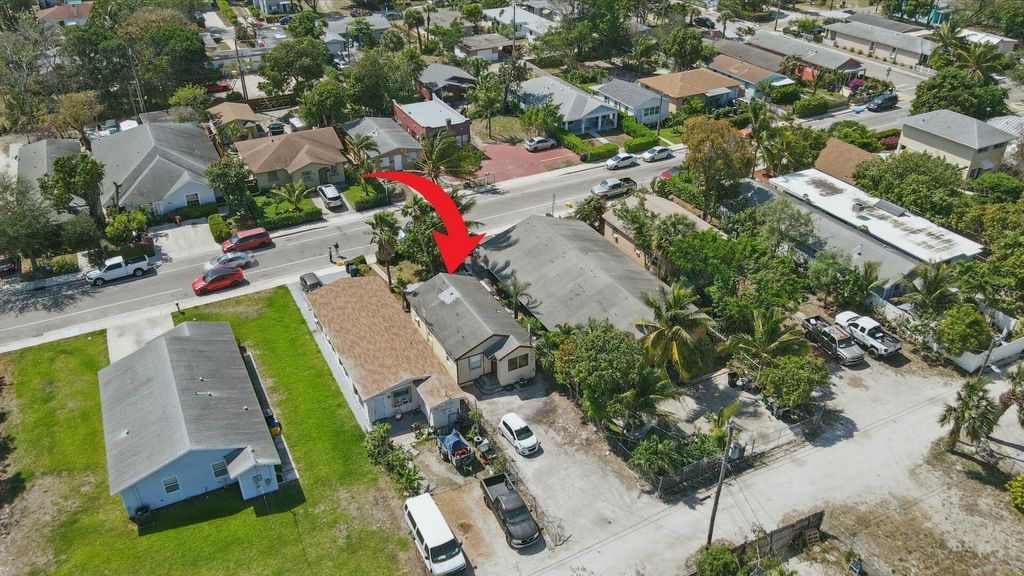 Photo of 424 S E Street, Lake Worth Beach, FL 33460 (MLS # R11080292)