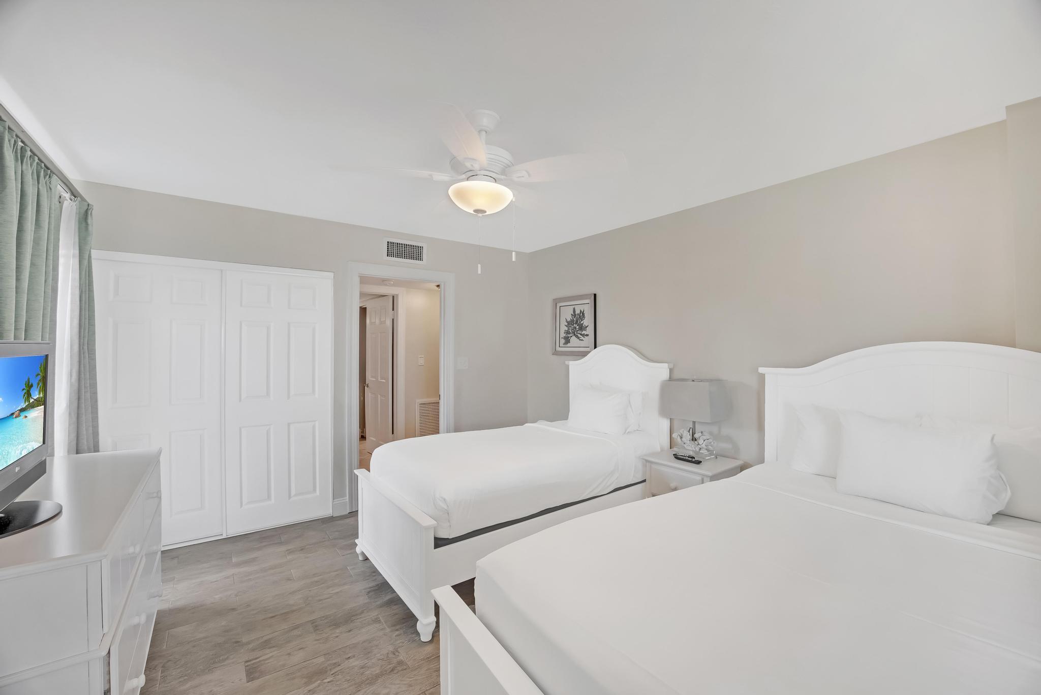 MARINA VILLAS AT HAWKS CAY - Residential