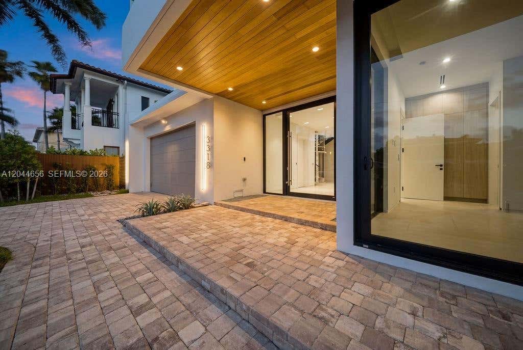 Photo of 3318 NE 16TH Place, Fort Lauderdale, FL 33305 (MLS # B26066468)