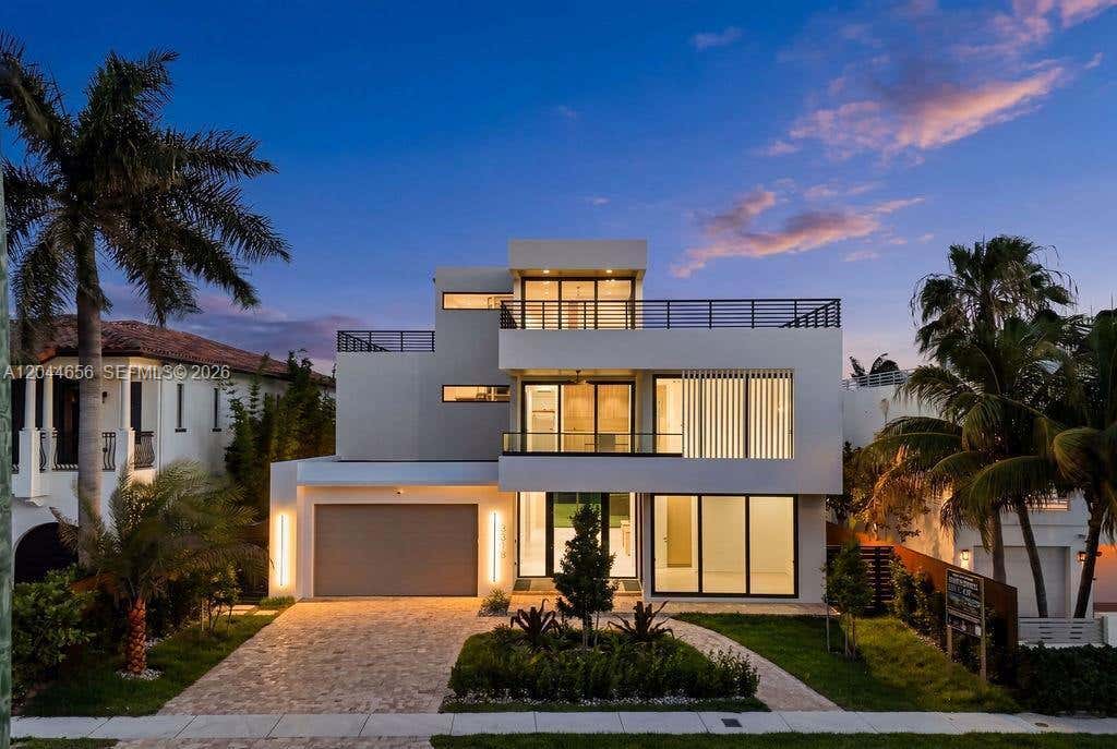 Photo of 3318 NE 16TH Place, Fort Lauderdale, FL 33305 (MLS # B26066468)