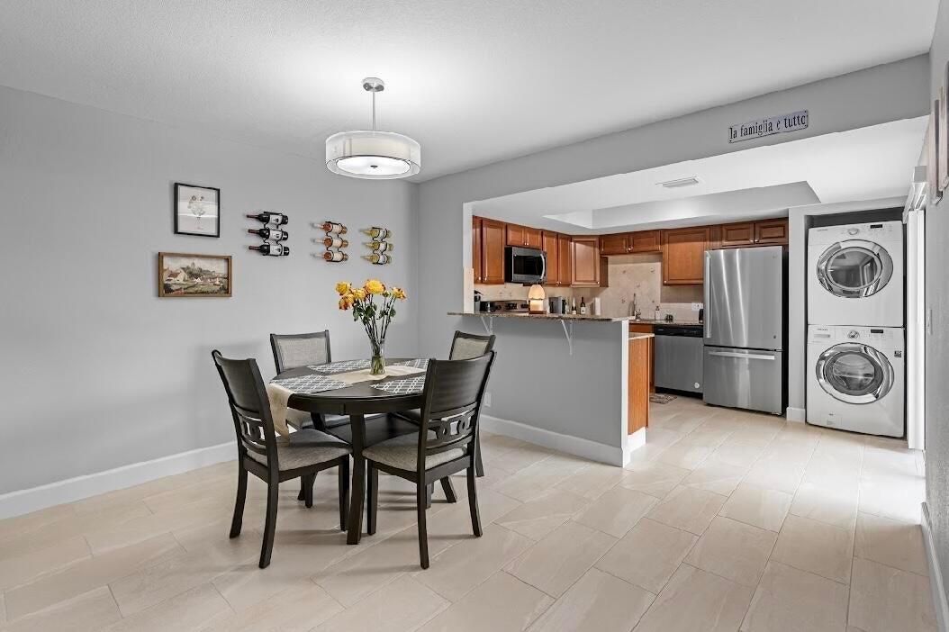 1590 Shaker Circle