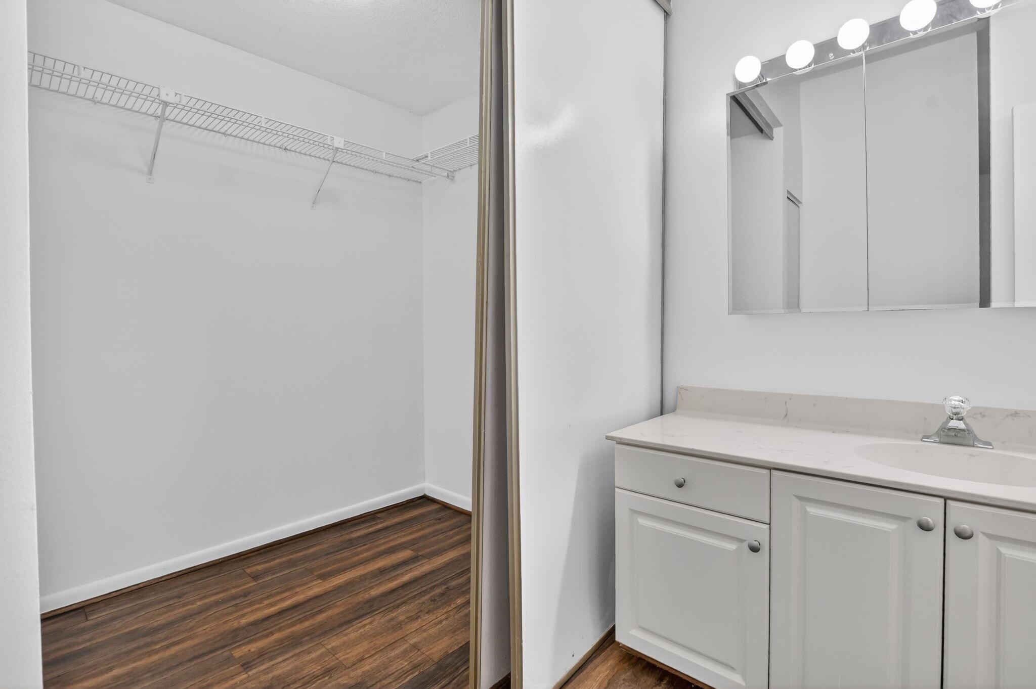 APPLEWOOD VILLAGE I-D CON - Residential