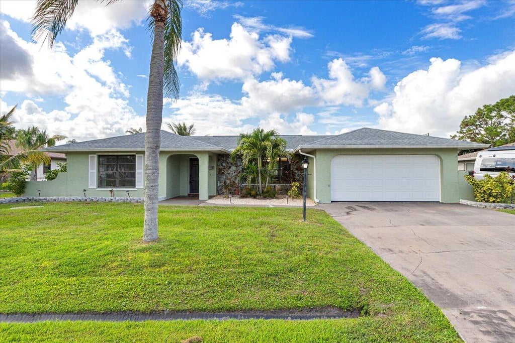 Photo of 2471 SE Saphire Terrace, Port Saint Lucie, FL 34952 (MLS # R11005589)