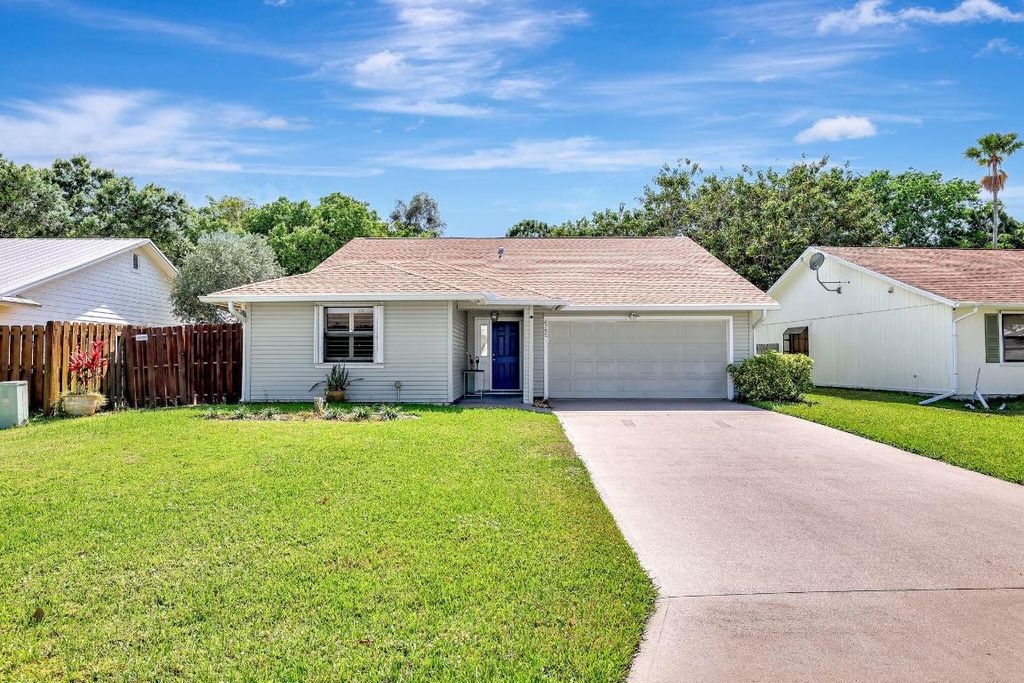 Photo of 6750 SE Raintree Avenue, Stuart, FL 34997 (MLS # R10980651)