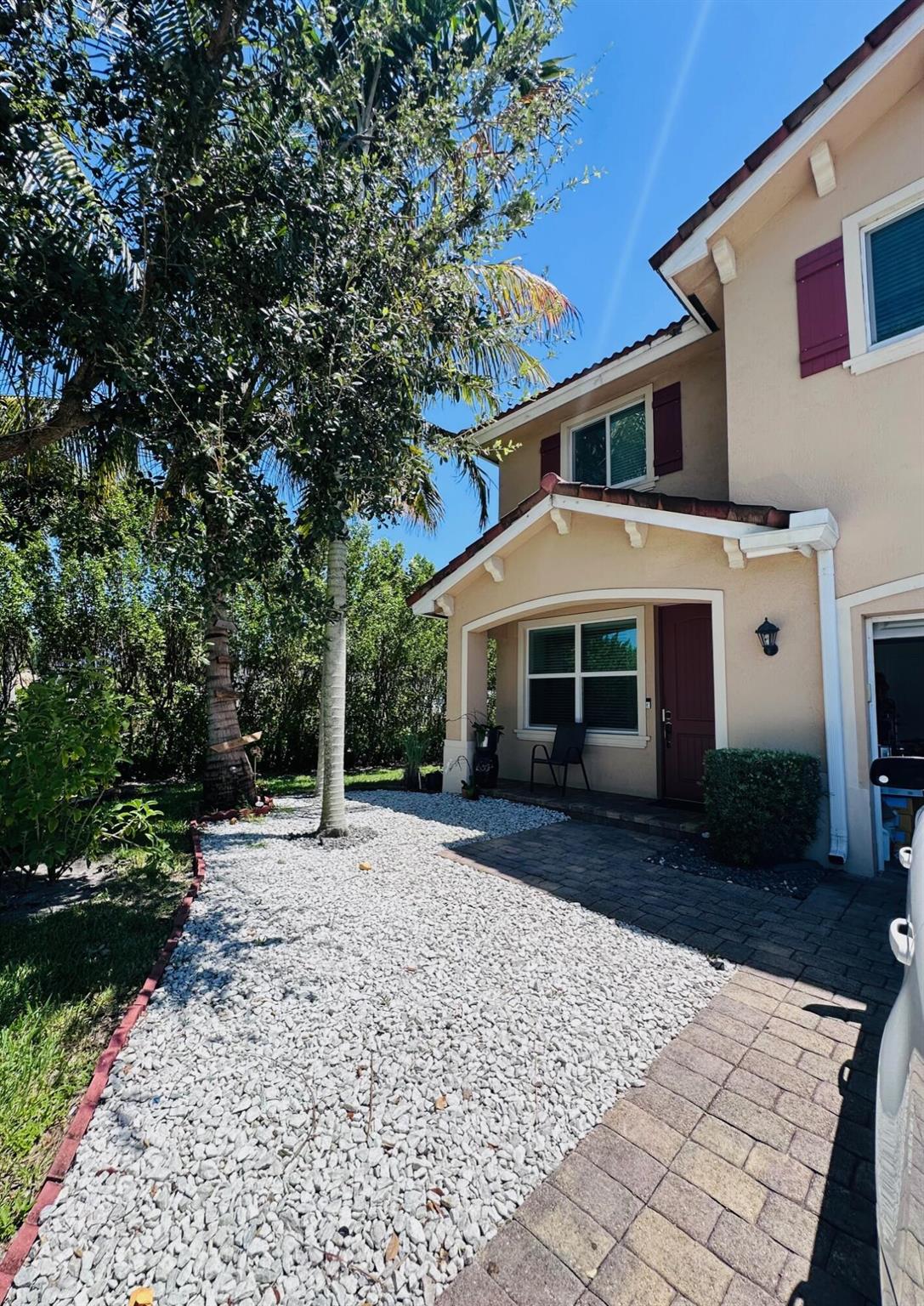 790 Palm Tree Lane