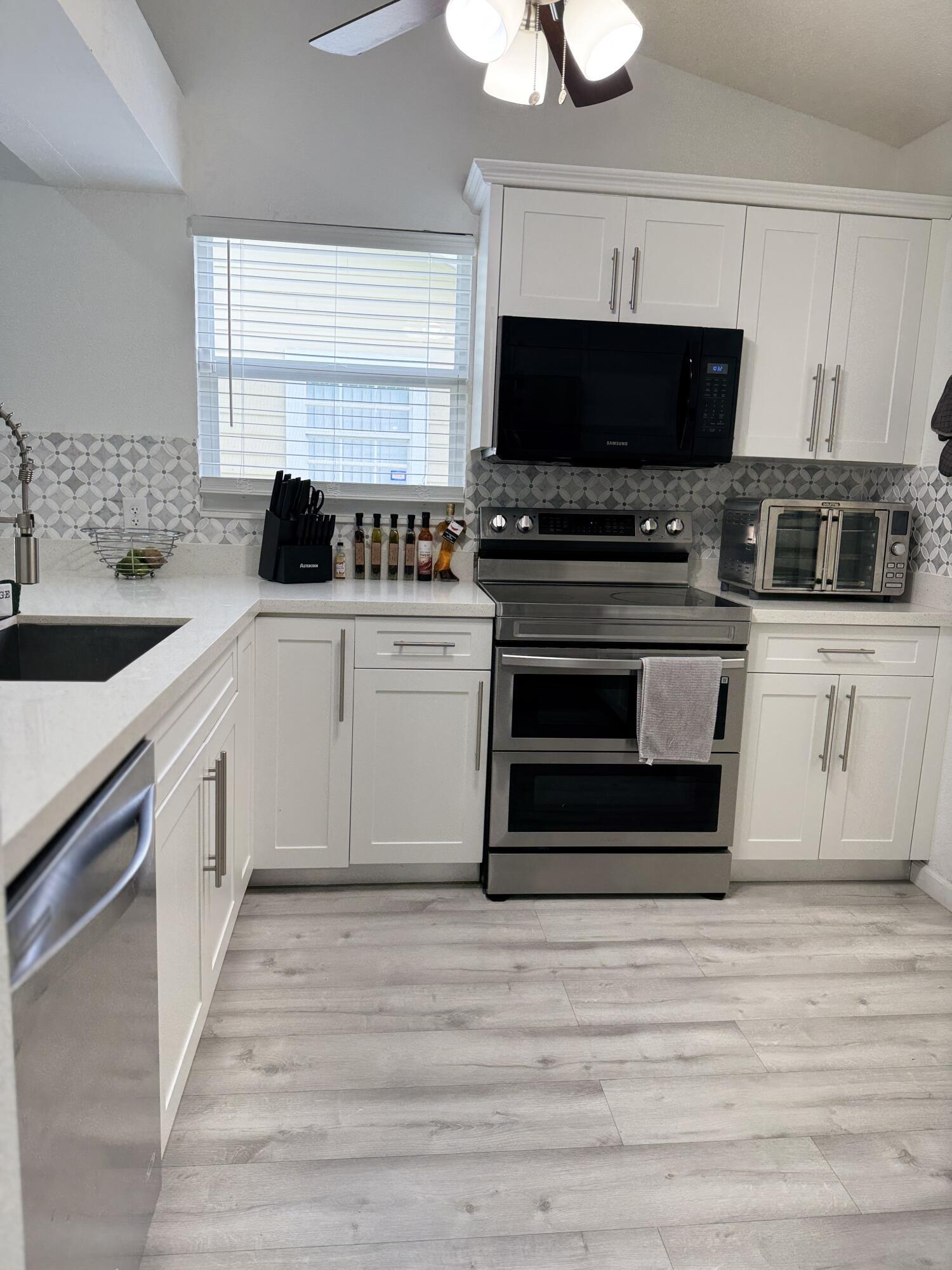 ROYAL FOREST TOWNHOUSES - Residential