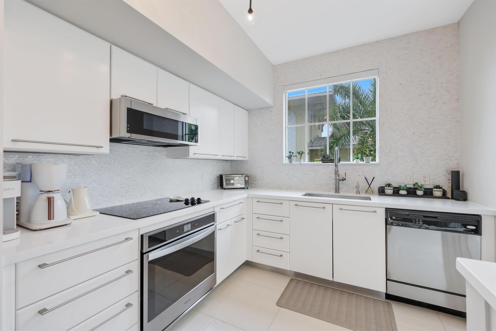 ASTOR CONDO - Residential