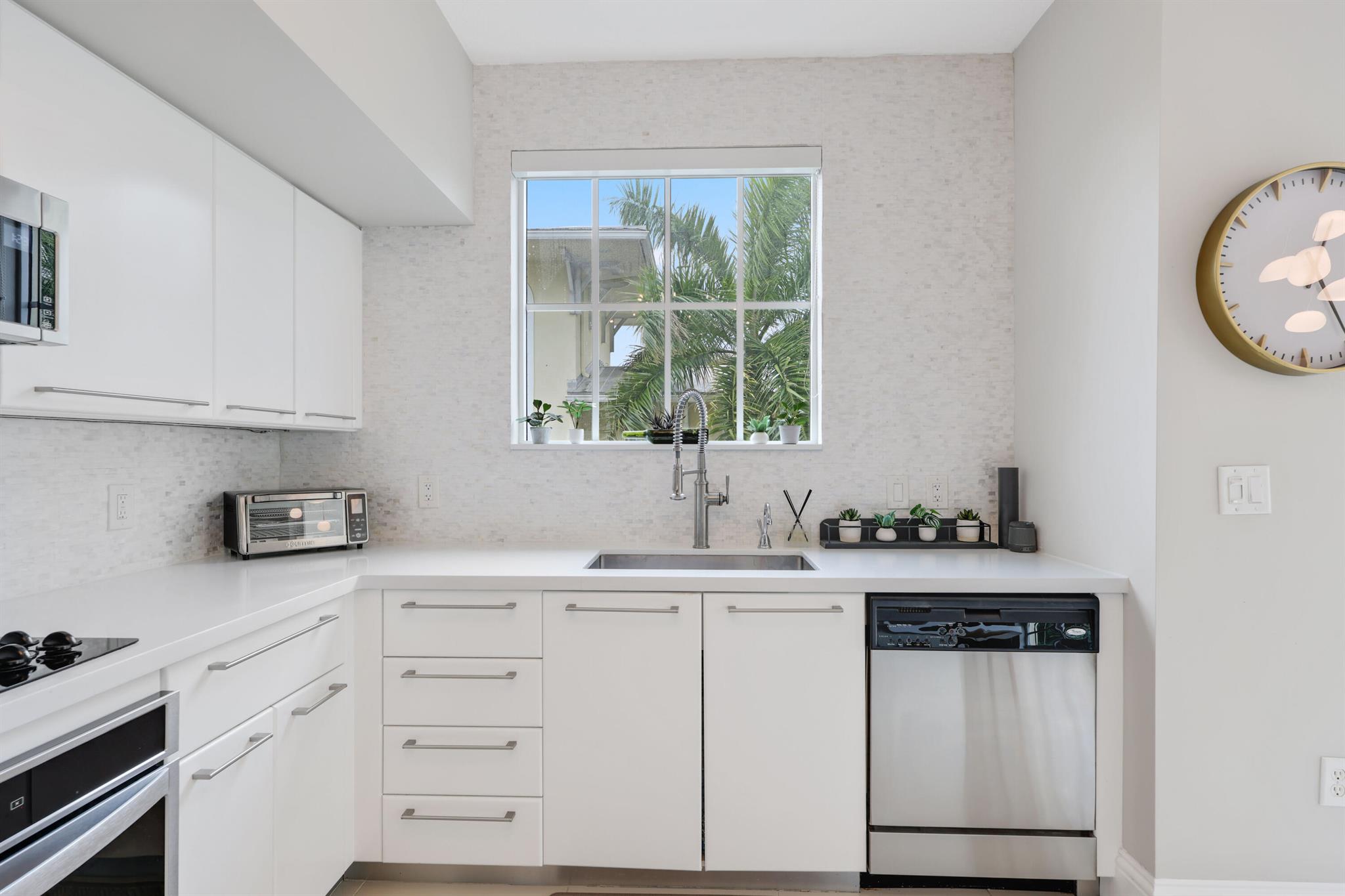 ASTOR CONDO - Residential