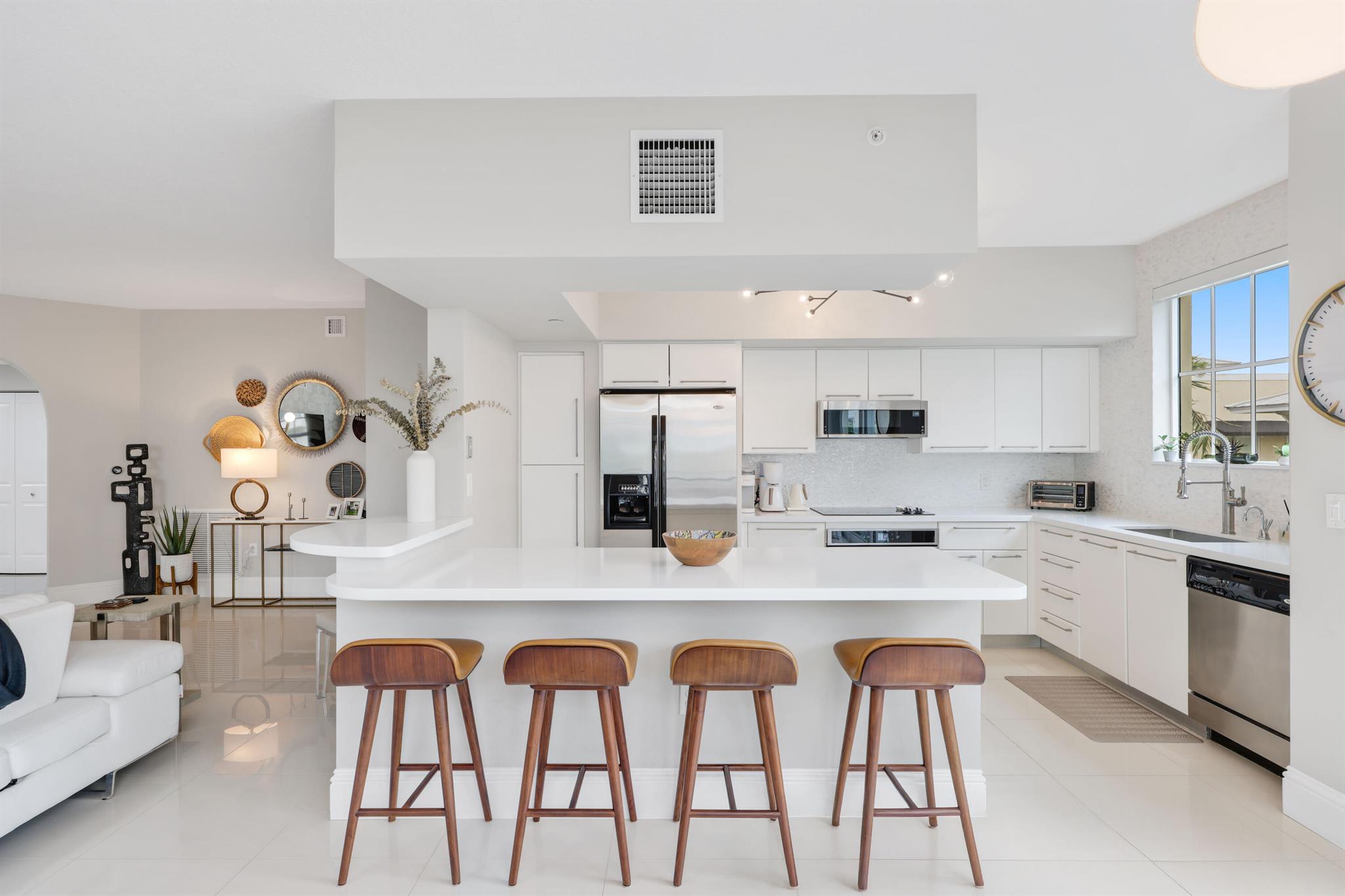 ASTOR CONDO - Residential