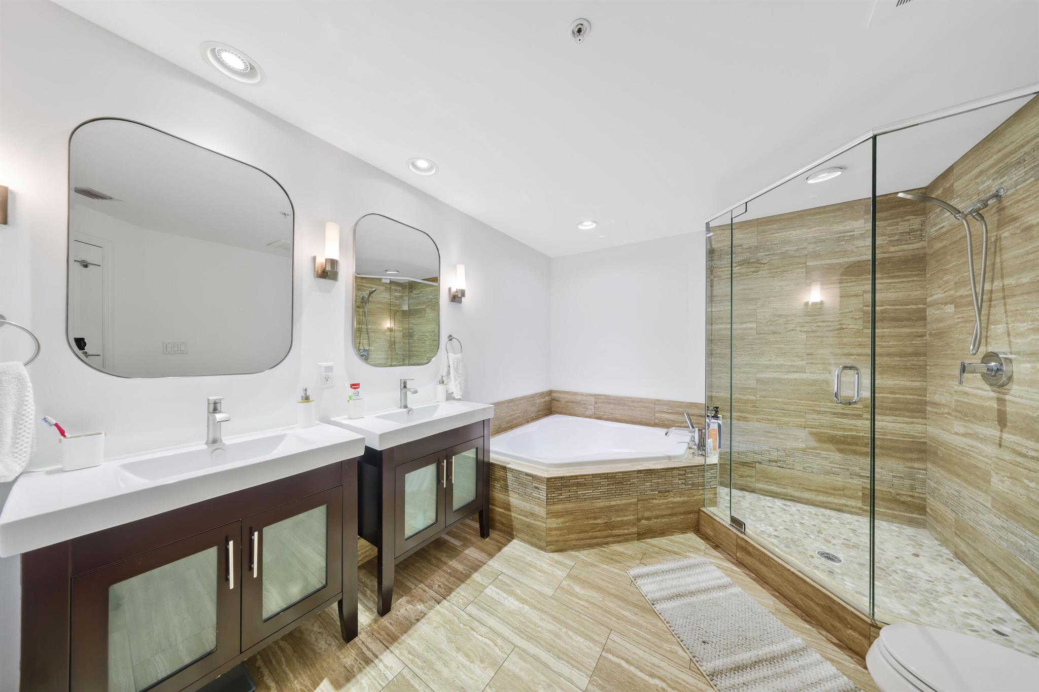 ASTOR CONDO - Residential