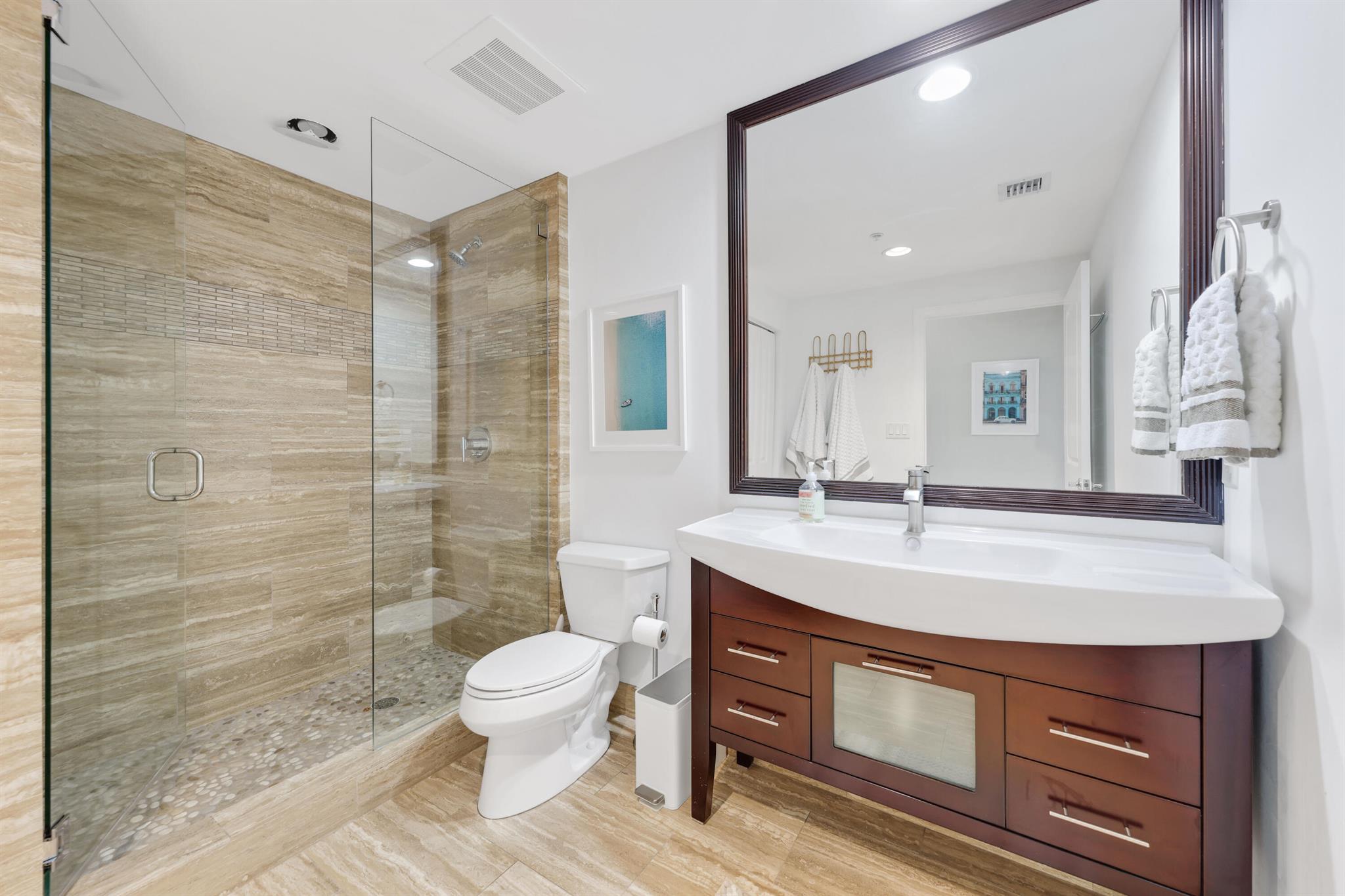 ASTOR CONDO - Residential