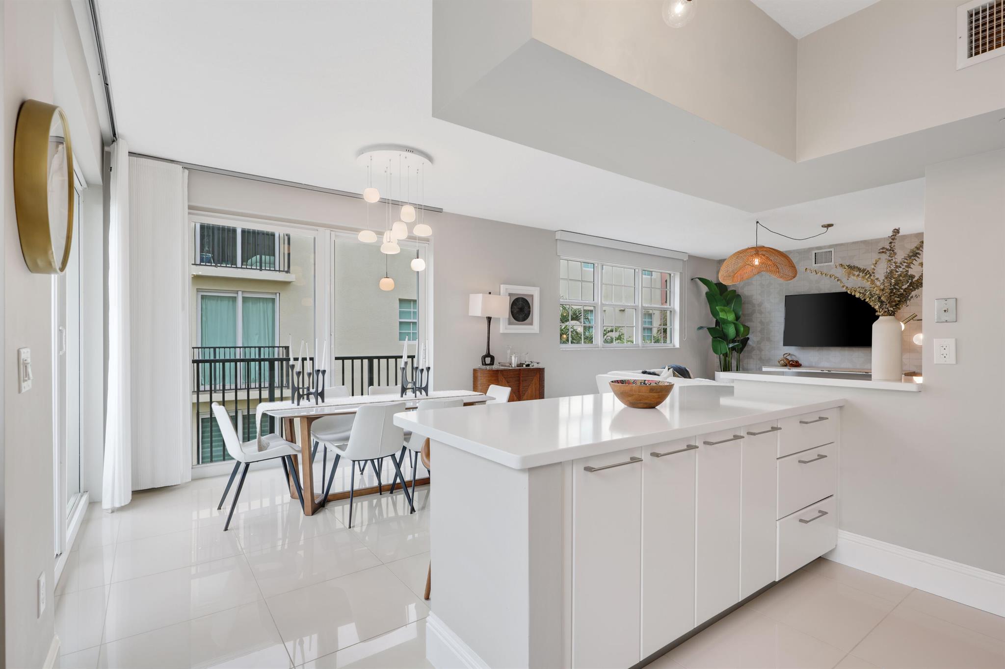 ASTOR CONDO - Residential