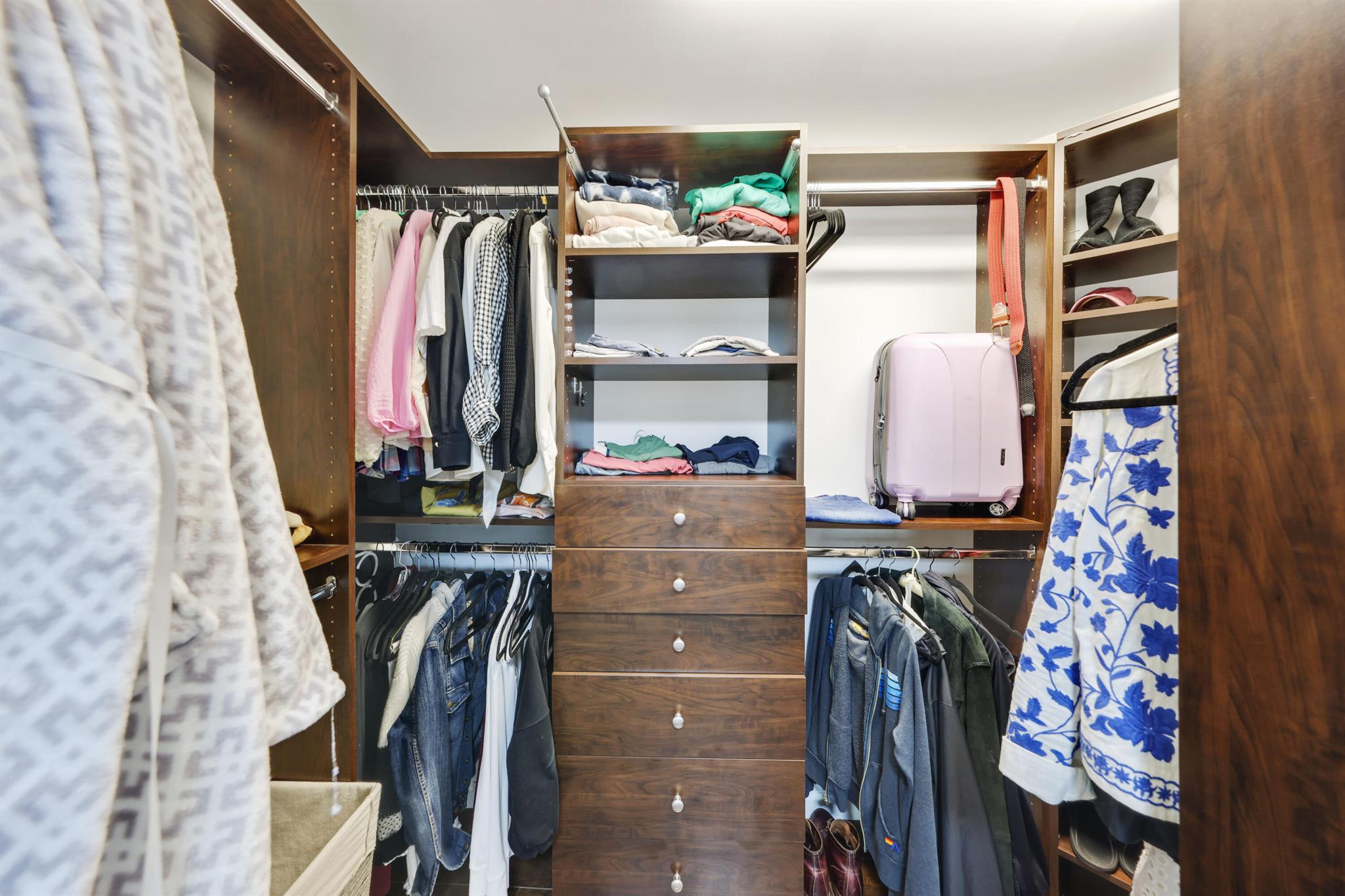 ASTOR CONDO - Residential