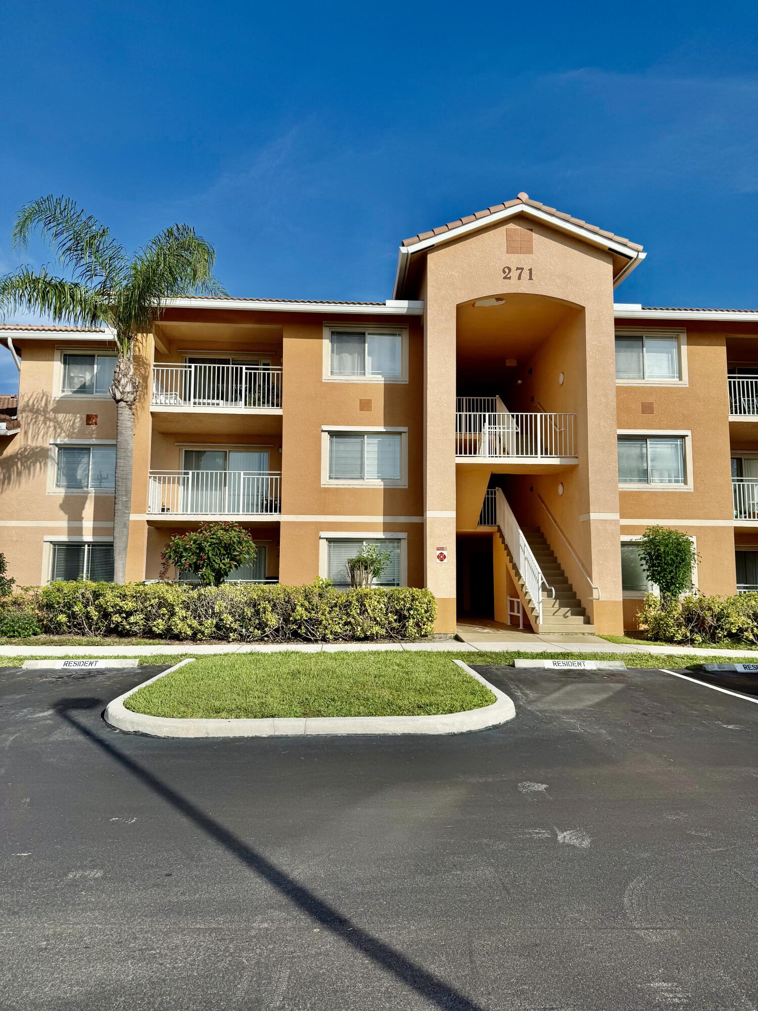 THE CLUB AT ST LUCIE WEST, A CONDOMINIUM - Residential Lease