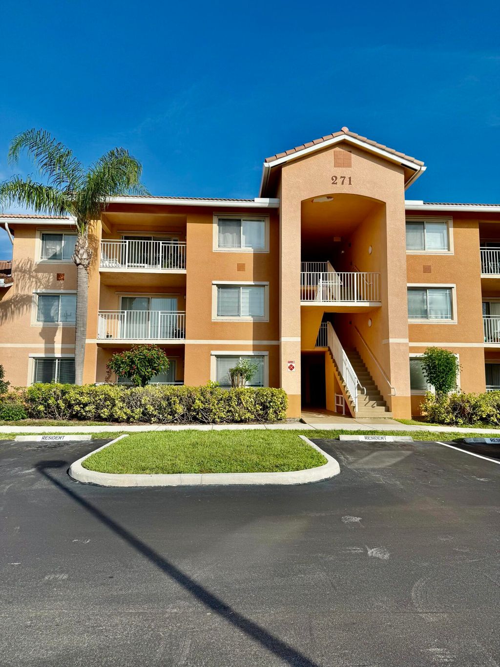 Photo of 271 SW Palm Drive #304, Port Saint Lucie, FL 34986 (MLS # B26034165)
