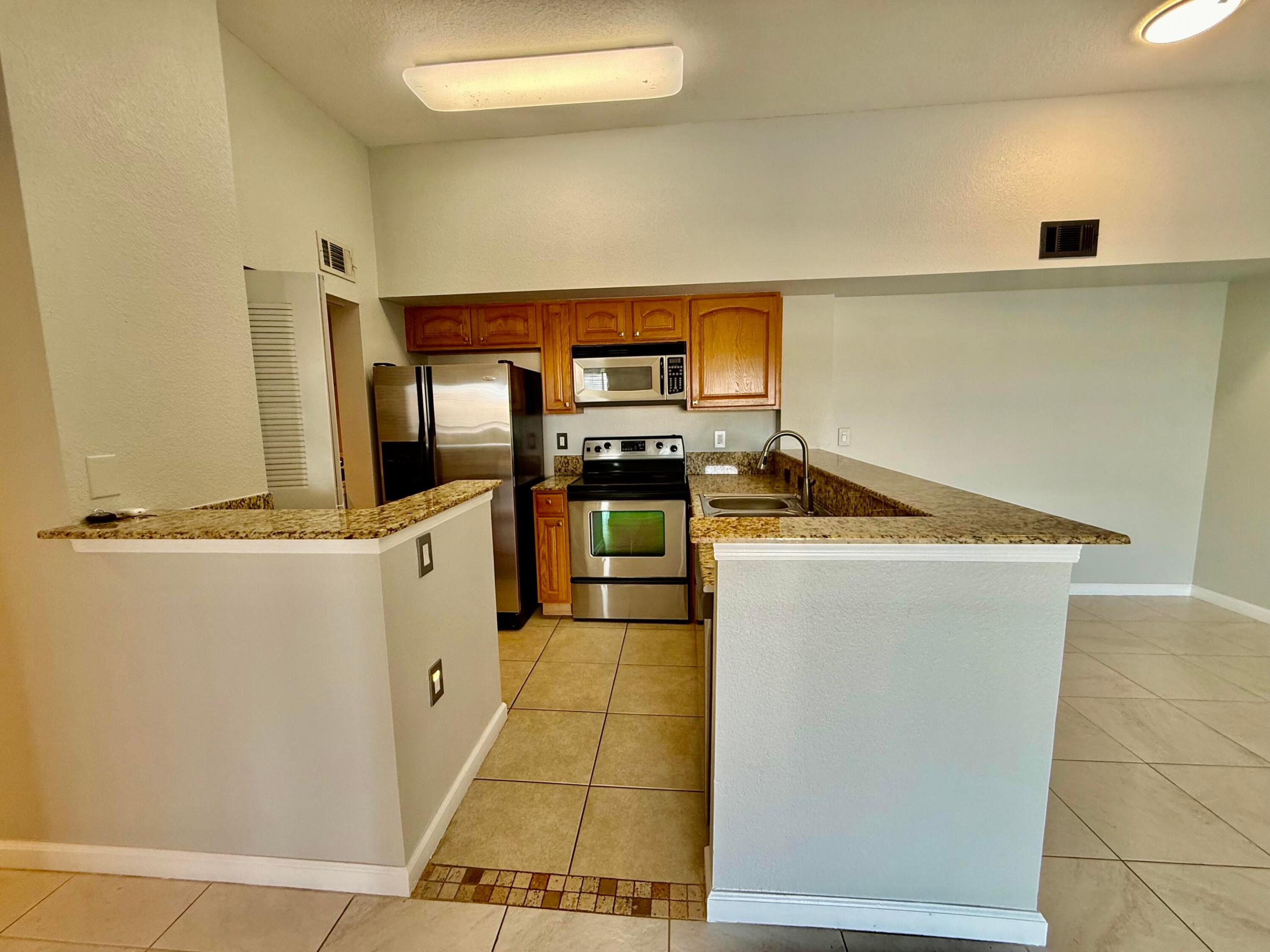 THE CLUB AT ST LUCIE WEST, A CONDOMINIUM - Residential Lease