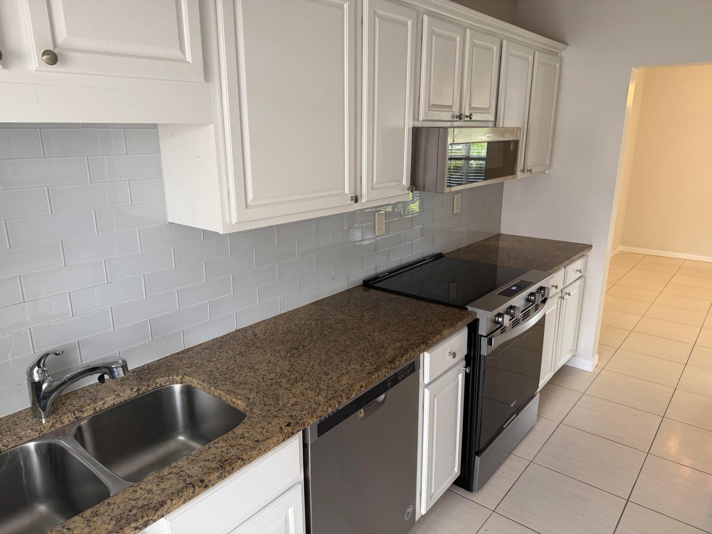 CORAL HIGHLANDS RESUB BLKS 1 & 2 - Residential Lease