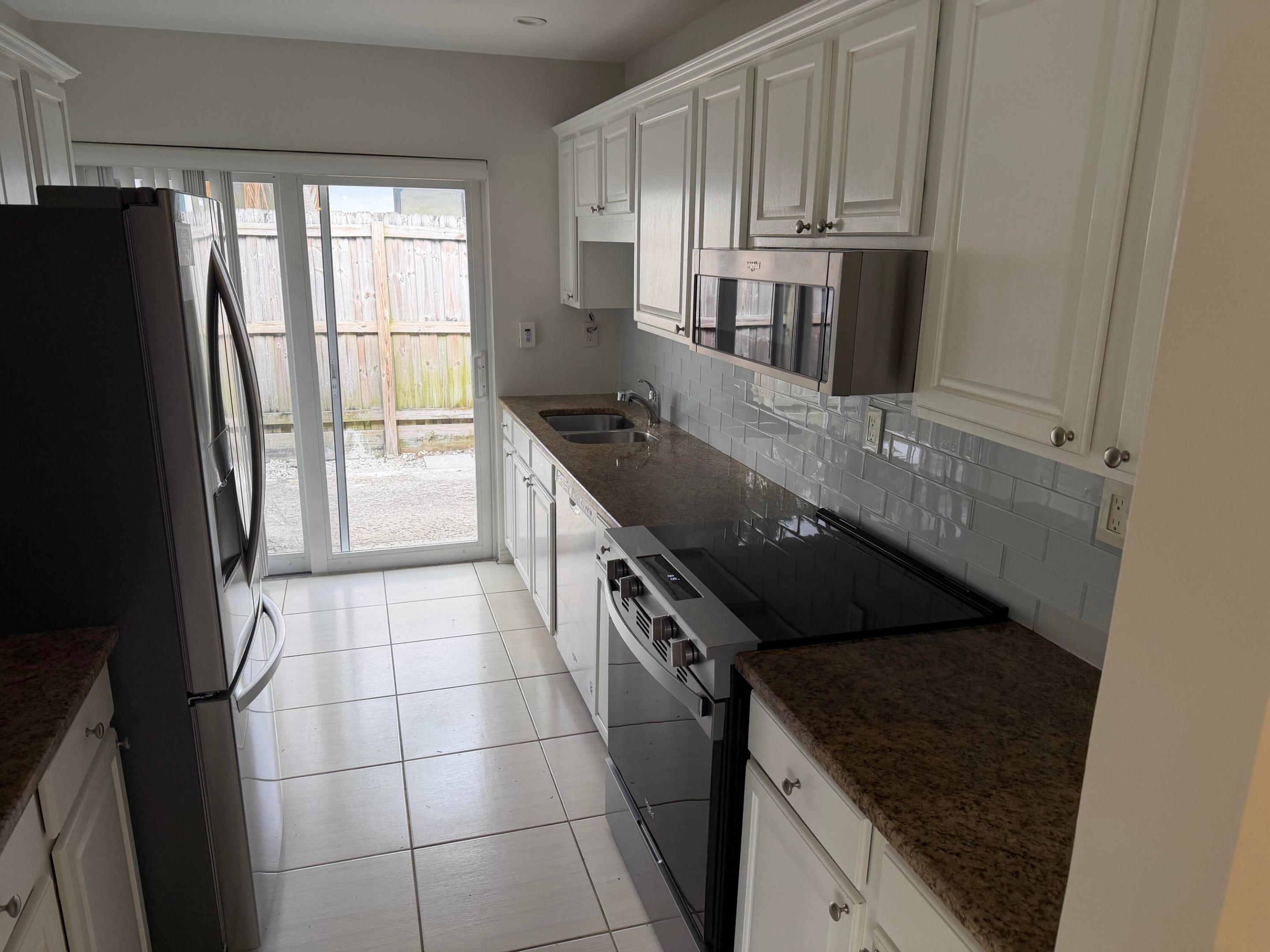 CORAL HIGHLANDS RESUB BLKS 1 & 2 - Residential Lease
