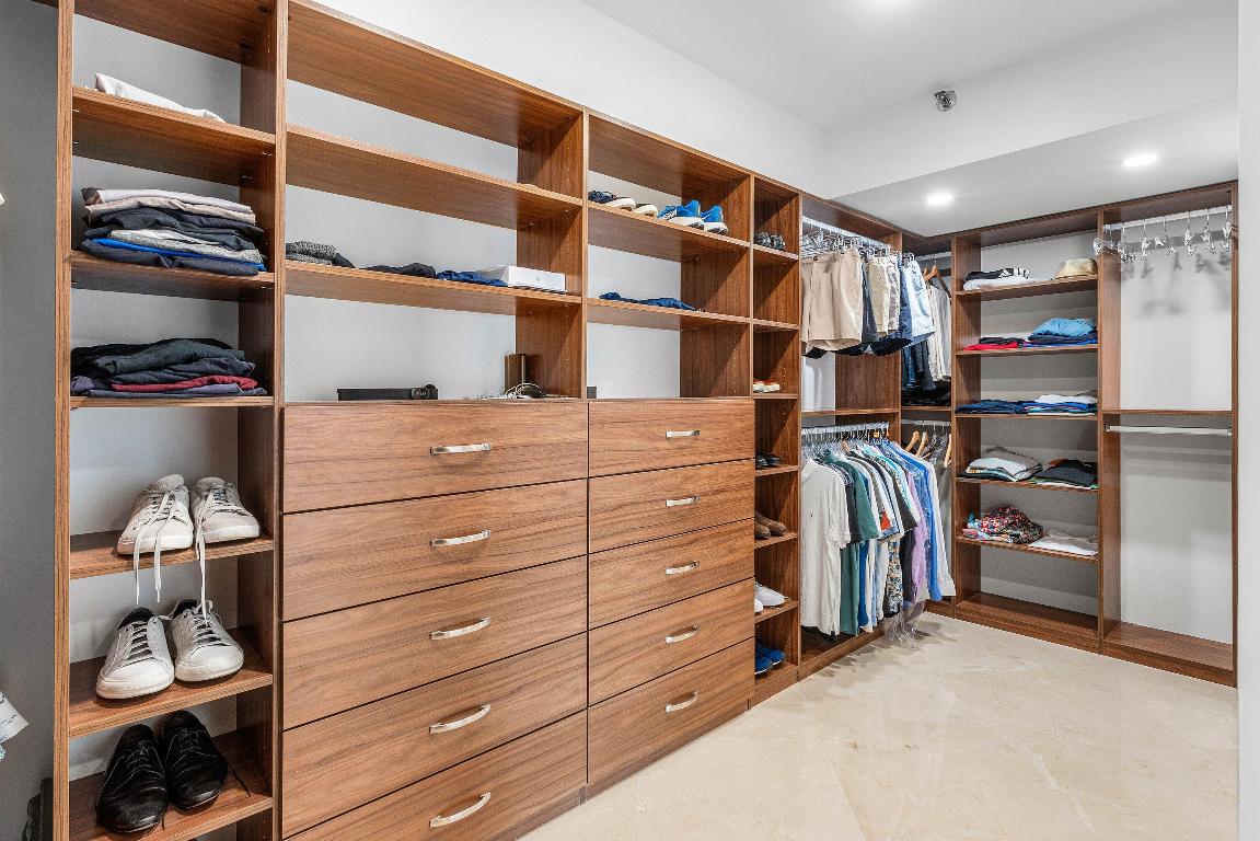 CARLTON CONDO - Residential