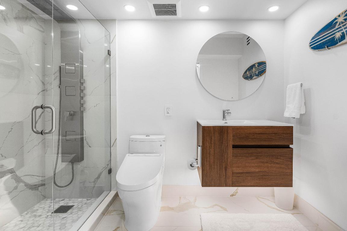 CARLTON CONDO - Residential