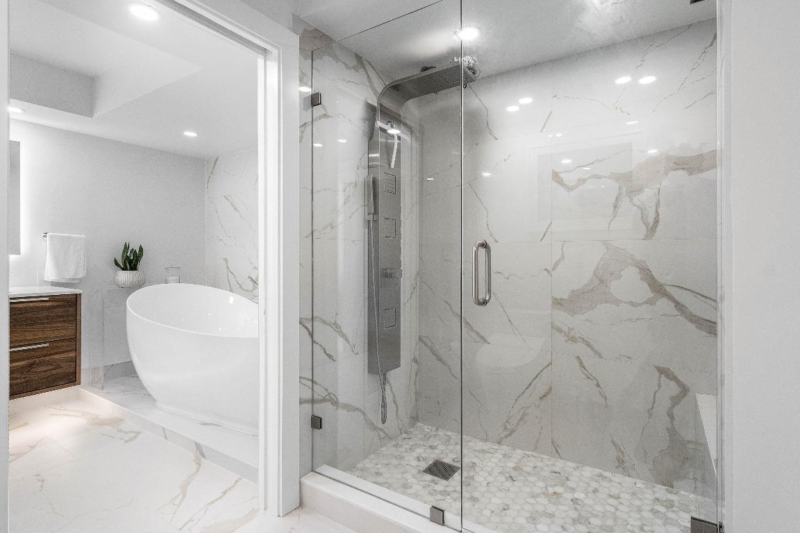 CARLTON CONDO - Residential