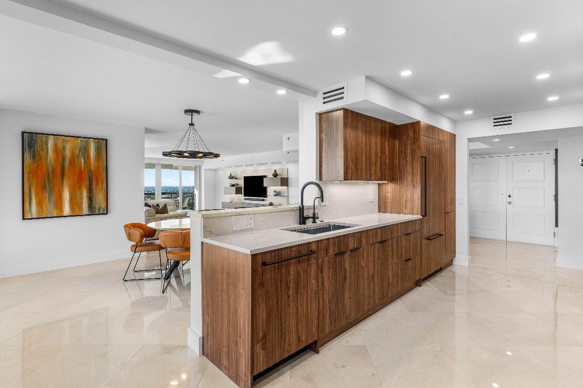 CARLTON CONDO - Residential