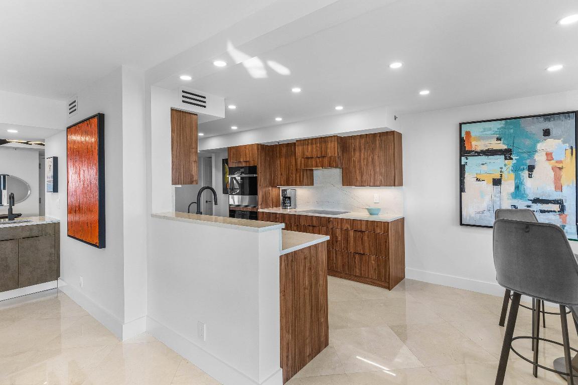 CARLTON CONDO - Residential