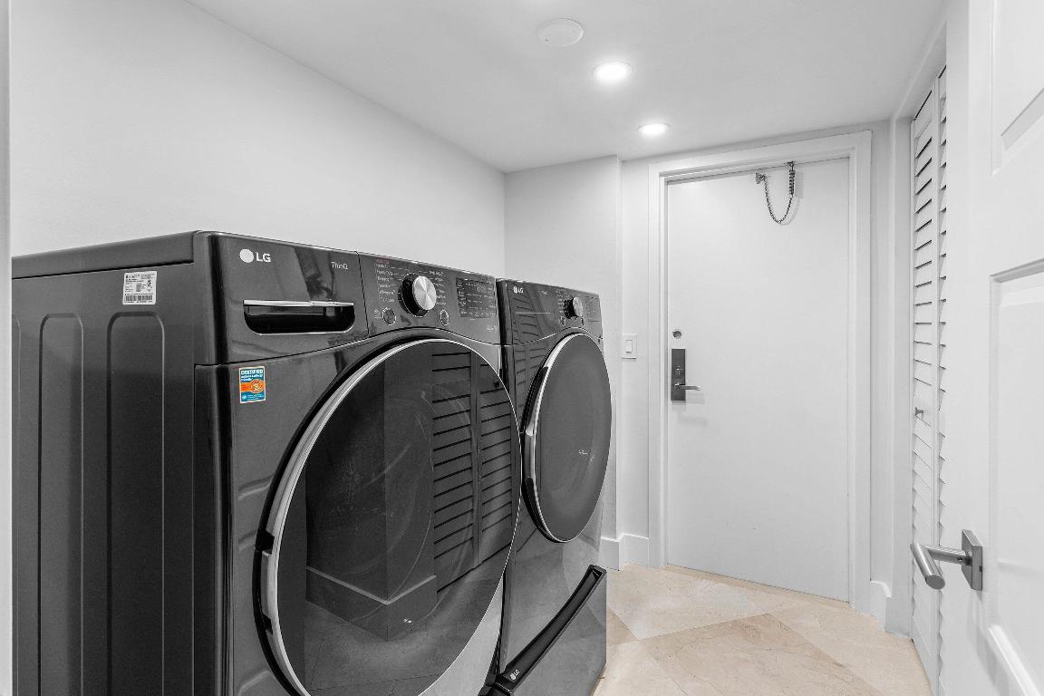 CARLTON CONDO - Residential