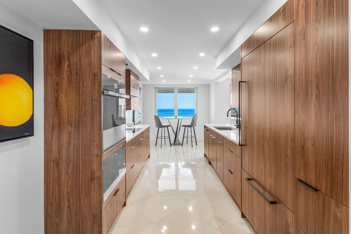 CARLTON CONDO - Residential