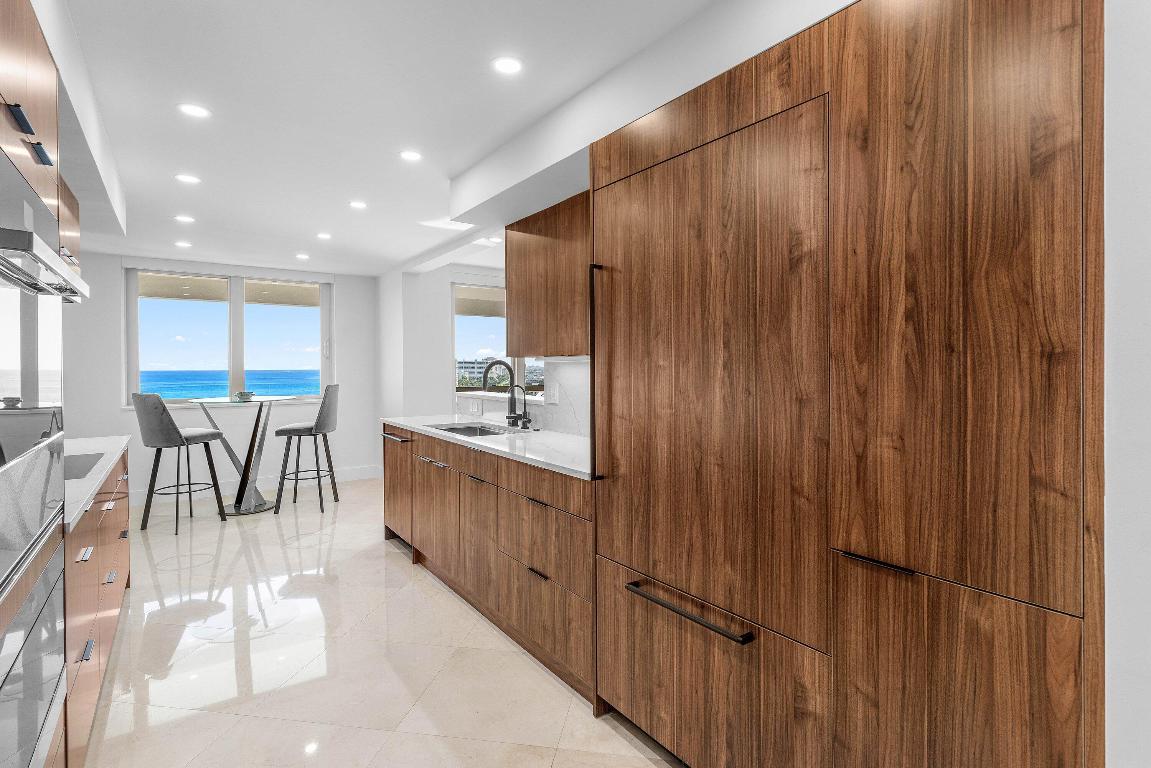 CARLTON CONDO - Residential