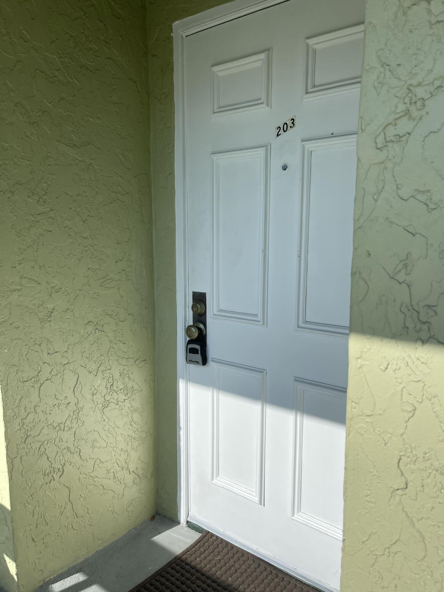 PINES OF DELRAY CONDO - Residential Lease