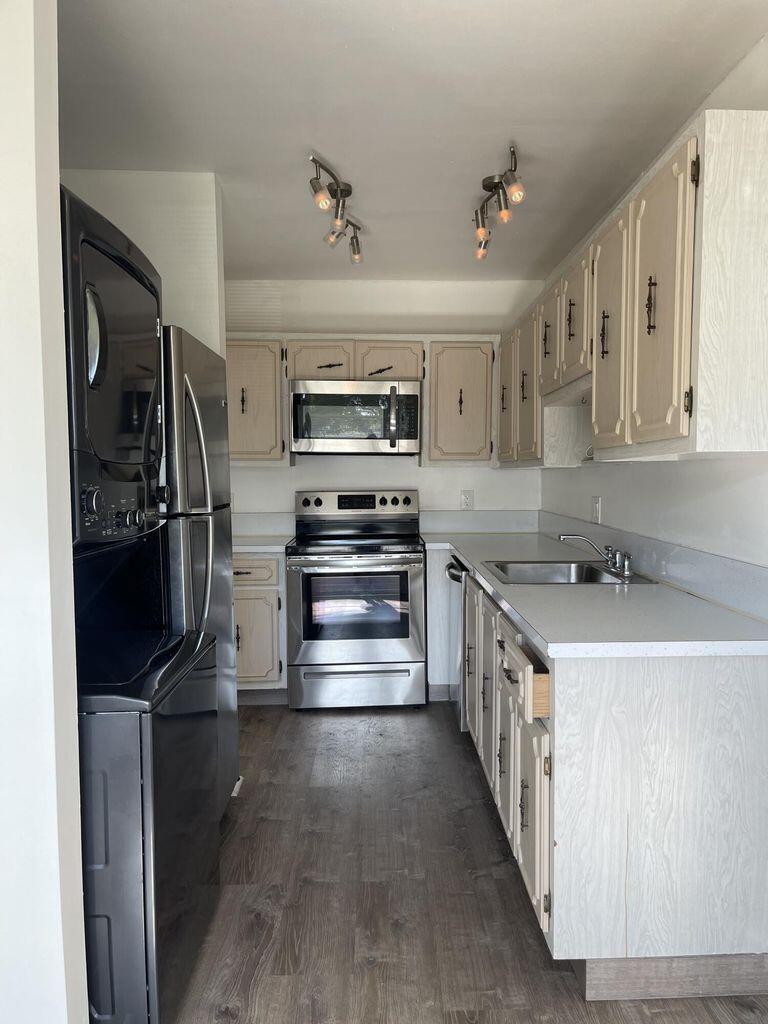 PINES OF DELRAY CONDO - Residential Lease