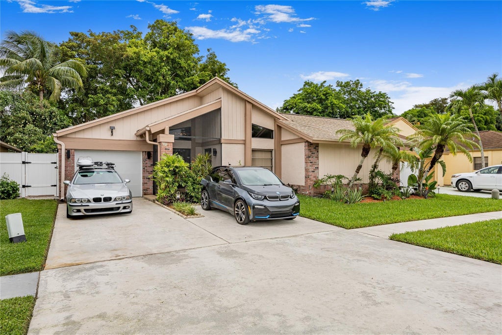 Photo of 21248 Summertrace Circle, Boca Raton, FL 33428 (MLS # F10445718)