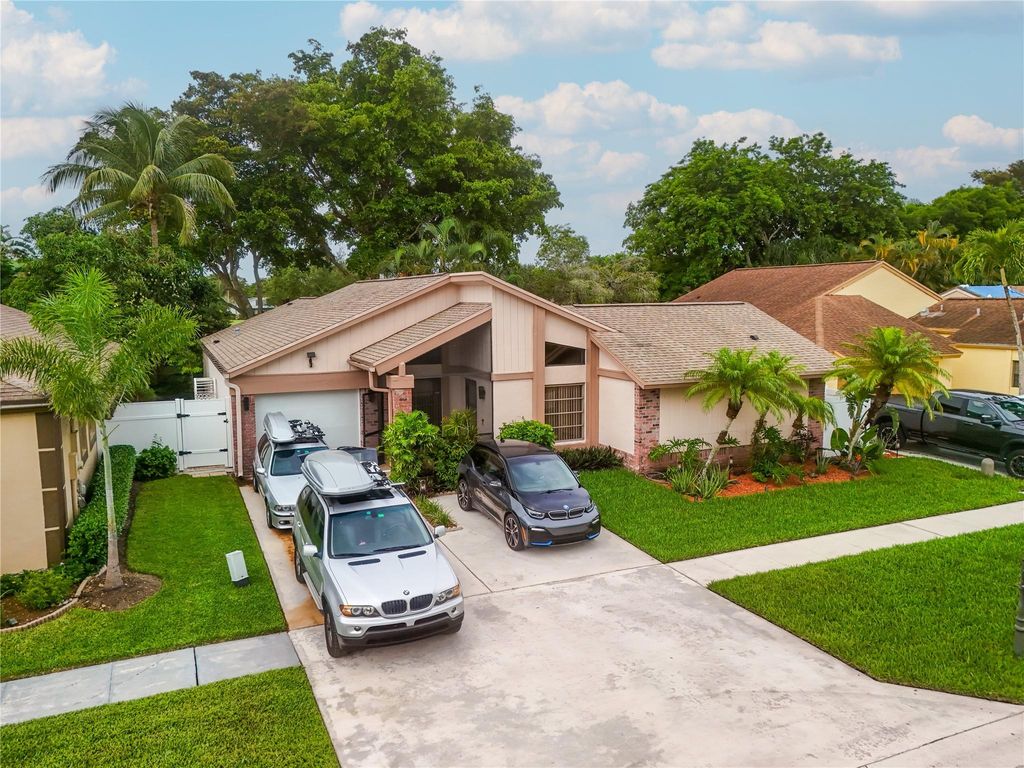 Photo of 21248 Summertrace Circle, Boca Raton, FL 33428 (MLS # F10445718)