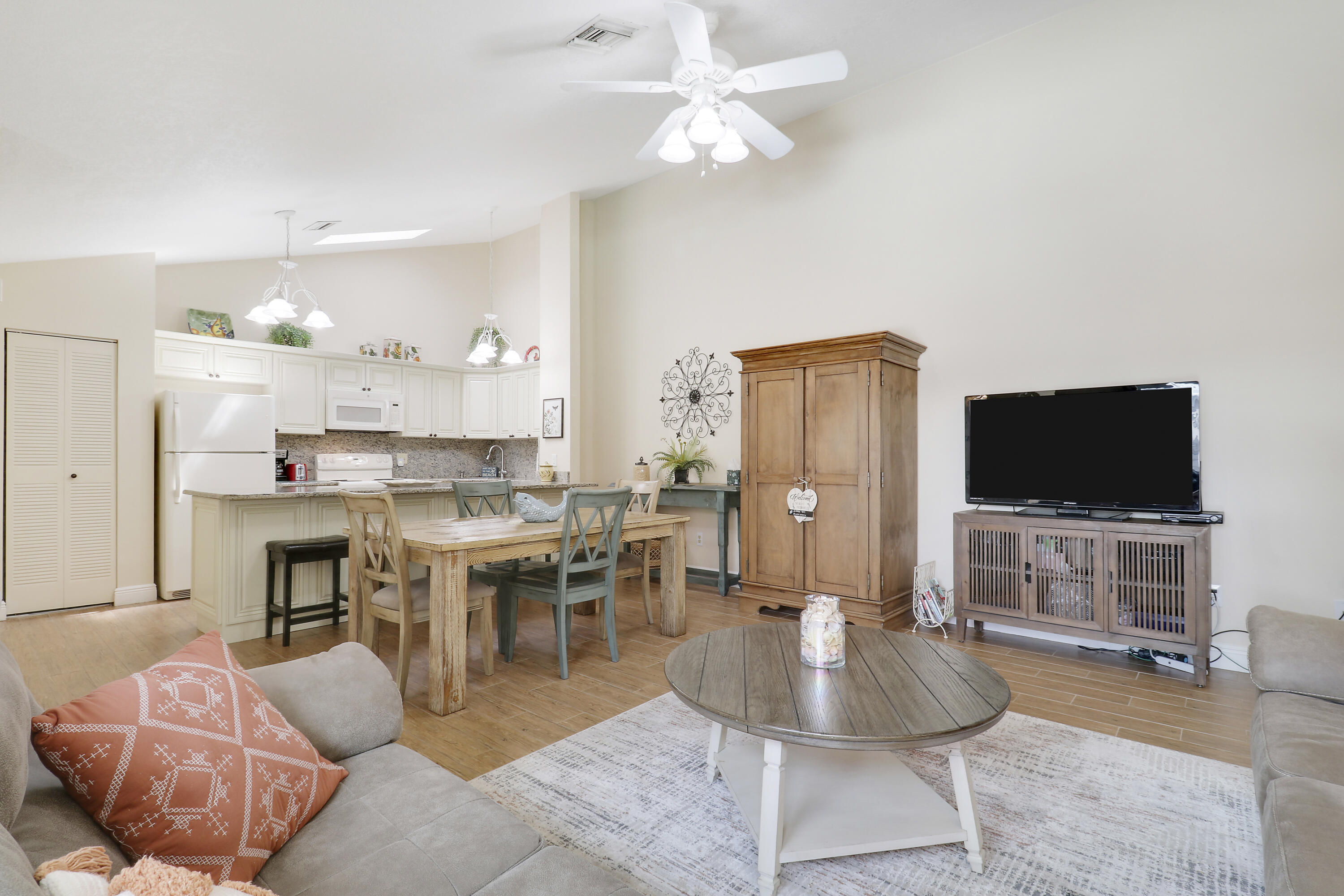 OCEANSIDE TERRACE CONDO - Residential Lease