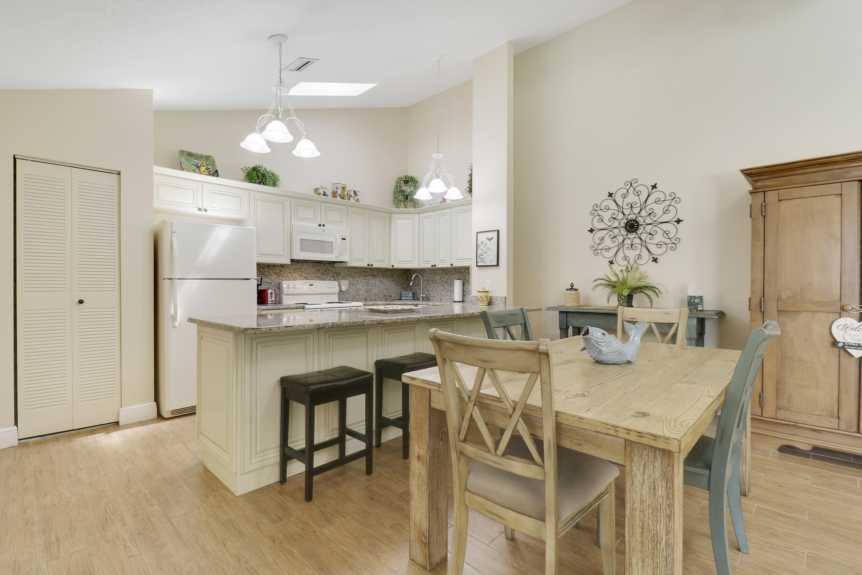 OCEANSIDE TERRACE CONDO - Residential Lease