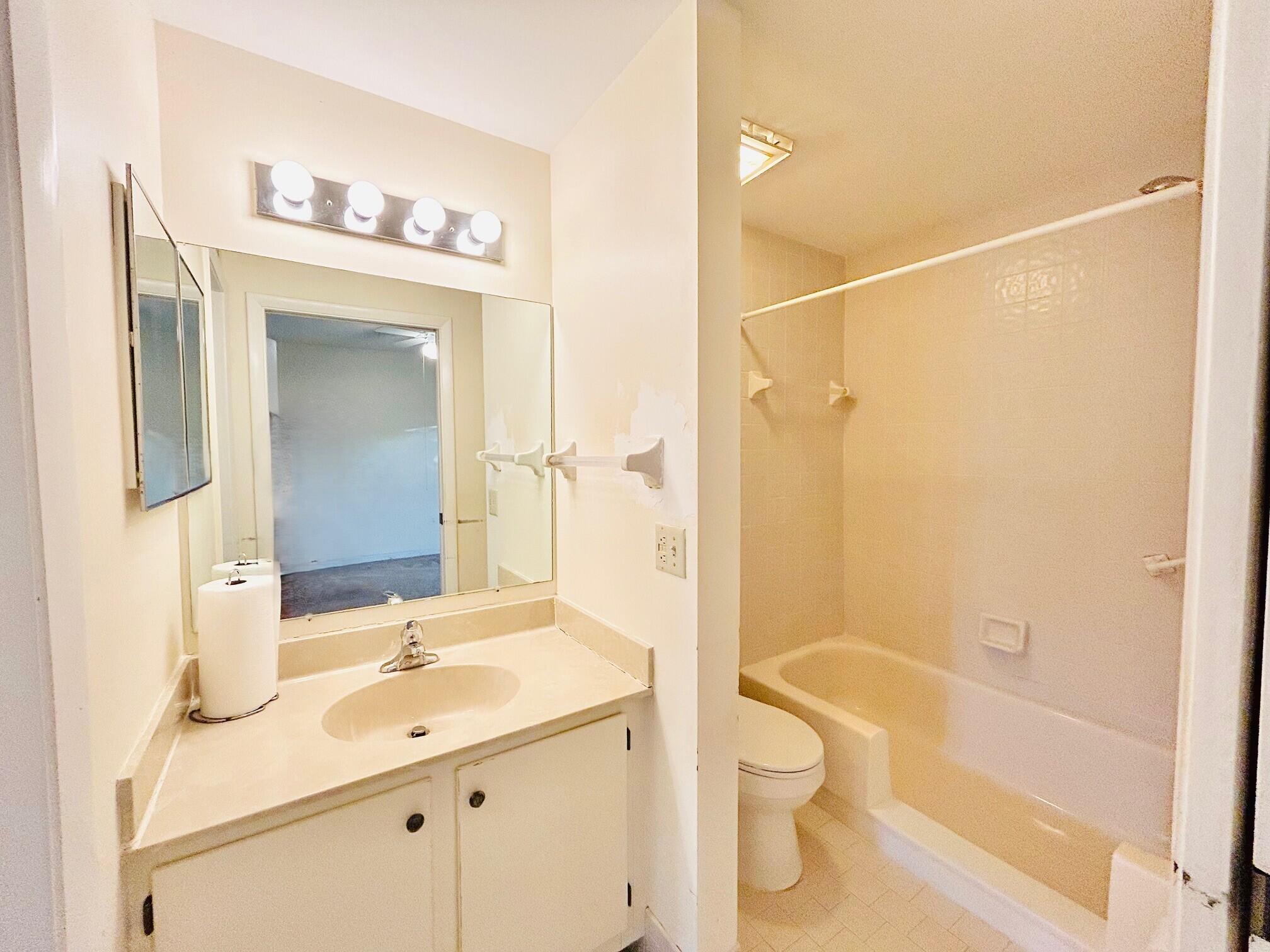 ARBOURS OF THE PALM BEACH - Residential