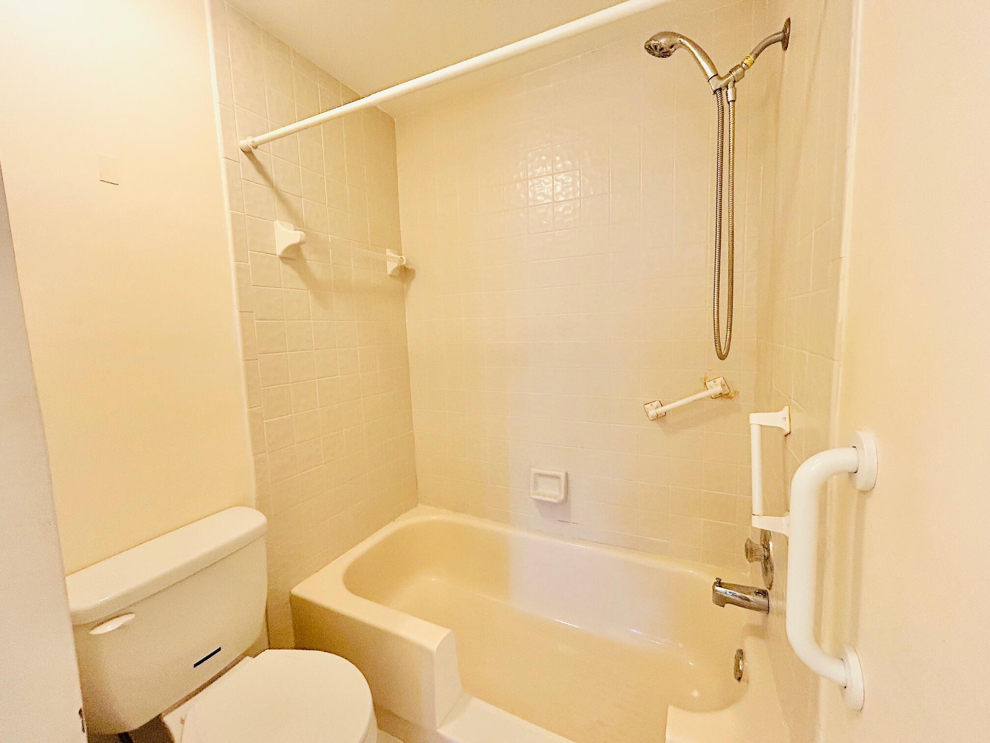 ARBOURS OF THE PALM BEACH - Residential