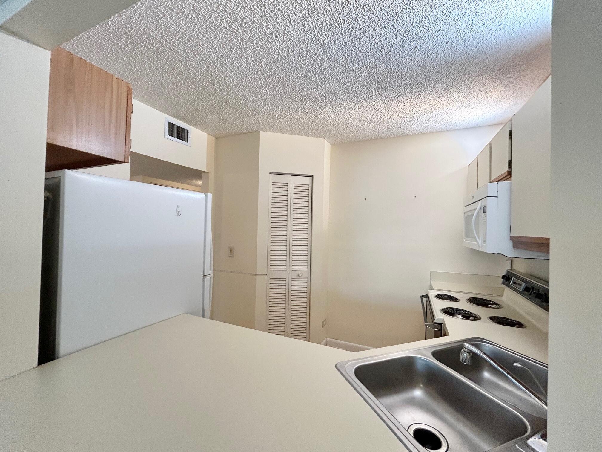 ARBOURS OF THE PALM BEACH - Residential