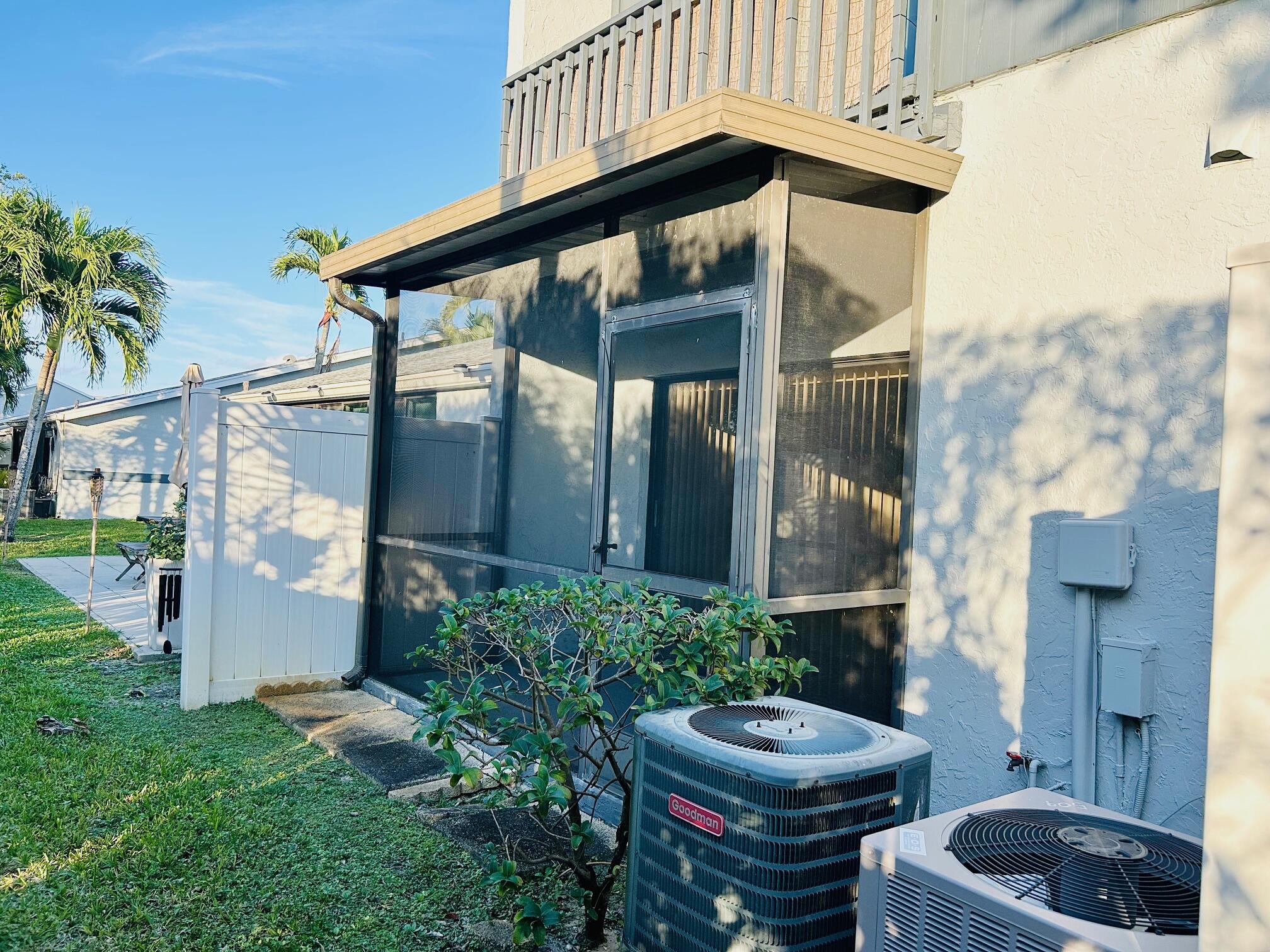 ARBOURS OF THE PALM BEACH - Residential