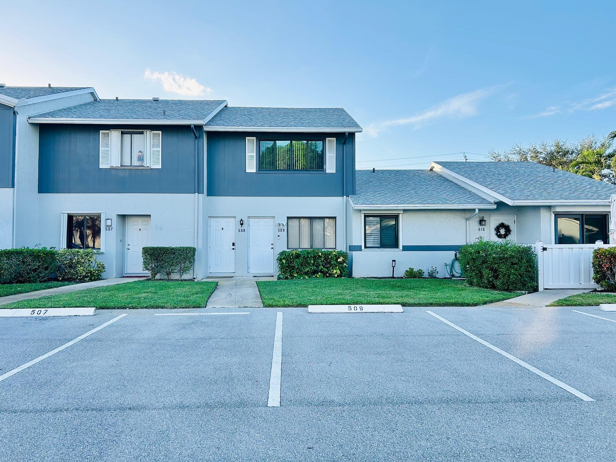 ARBOURS OF THE PALM BEACH - Residential